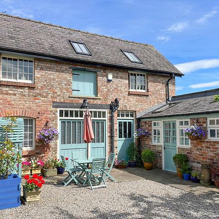 The Old Coach House Villa York Exterior photo